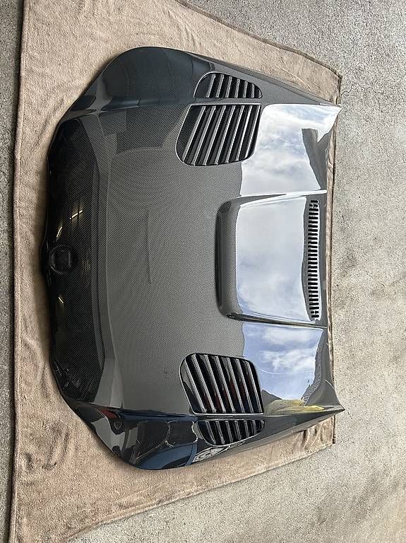 BMW Alle Autoersatzteile: Carbon Motorhaube ? BMW M3 E92 / E93 – Gebraucht aus Gränichen von boz_lpg5