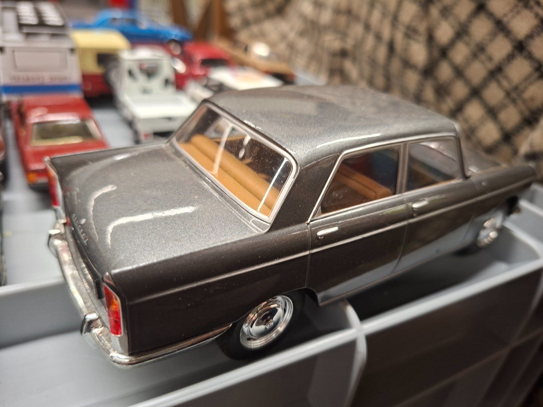Peugeot Modellini d'auto: Peugeot 404 1:24 Modellauto – Usato da Balsthal venduto da redcarpet 1