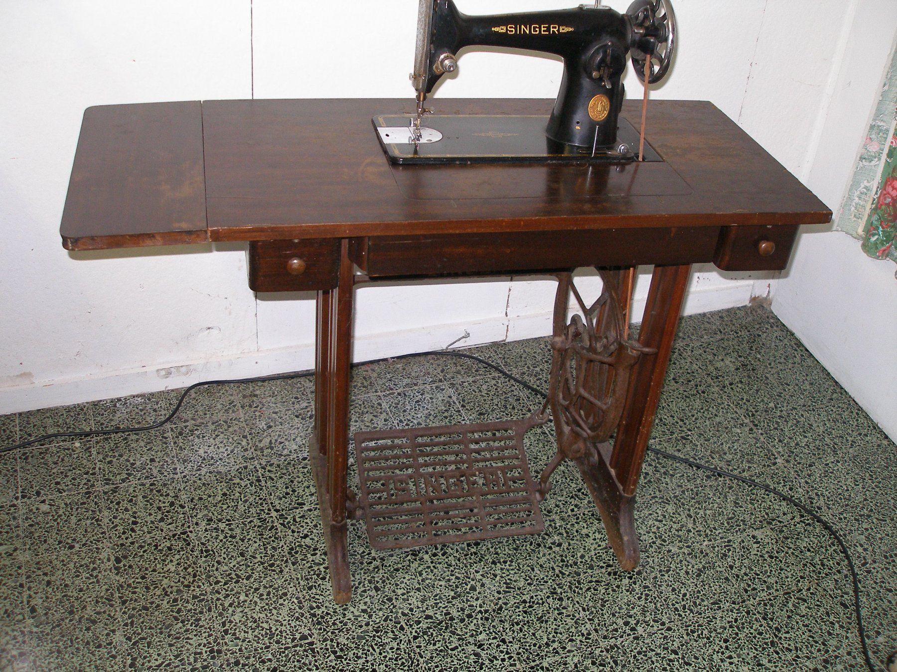 Singer Machines à coudre: Machine à coudre ancienne – D'occasion à jussy par monniati1951