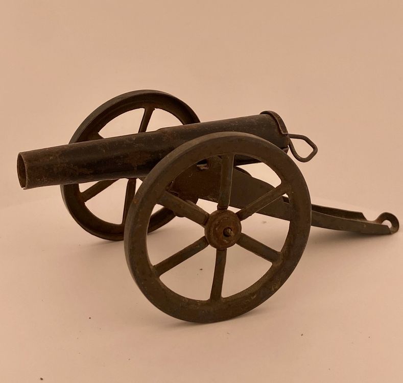Jouets: Antike Kanone Spielzeug aus Blech Marke unbekannt. 15 x 7 cm – D'occasion à Zürich par Nobs1