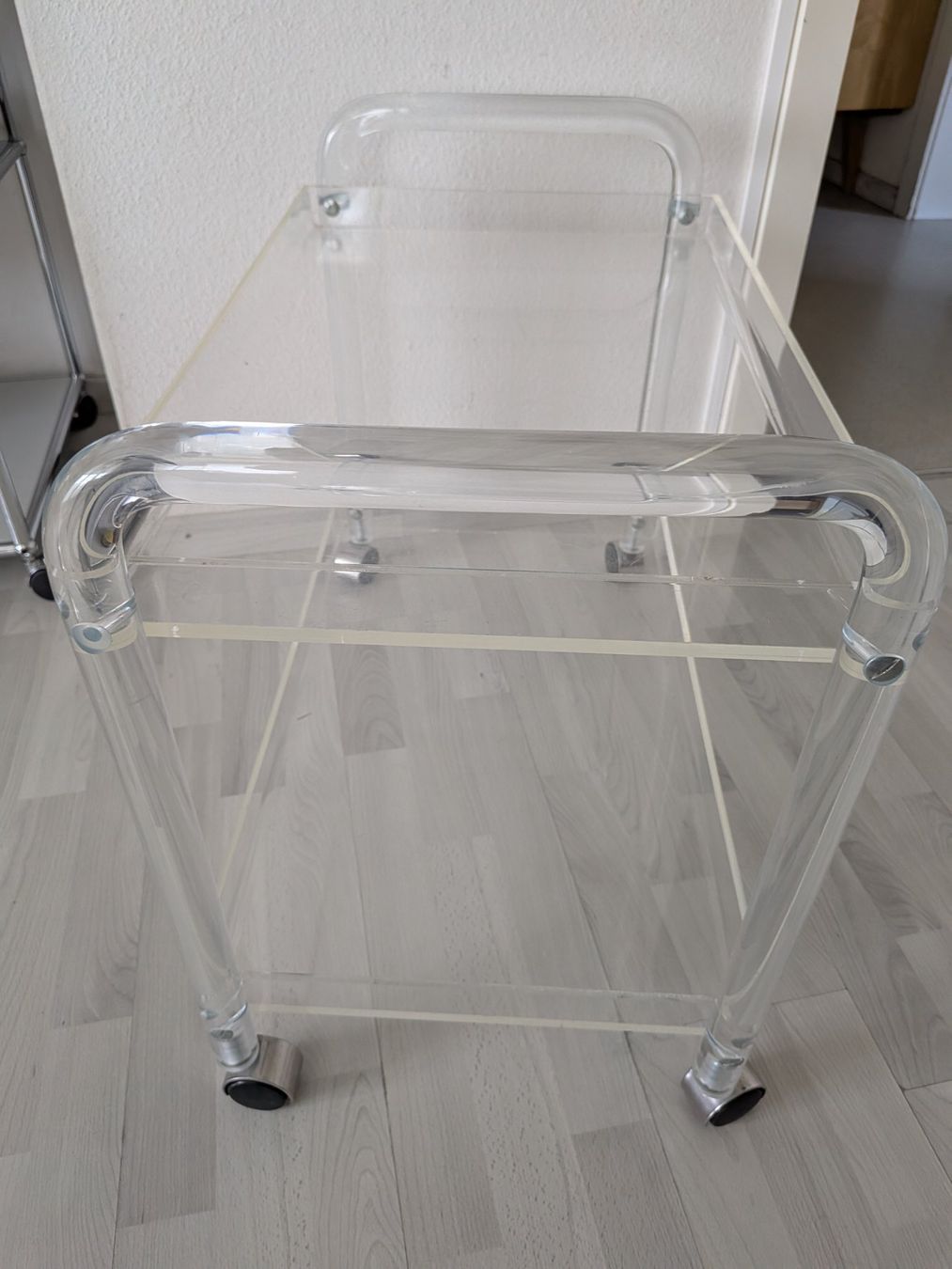 Carrelli di servizio: Plexiglas Servierwagen Beistelltisch – Usato da Emmen venduto da magelan 4