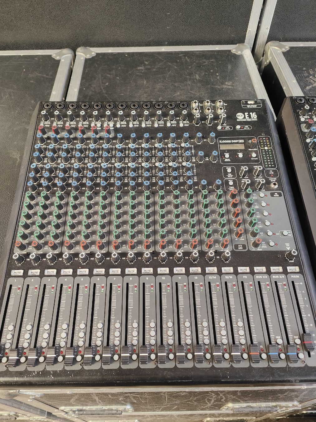 RCF Console di mixaggio: 2xRCF Mischpult  – Difettoso da Aesch LU venduto da Cubic 2