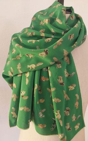 Seidenfoulard fabric frontline Motiv Eichhörnchen grün