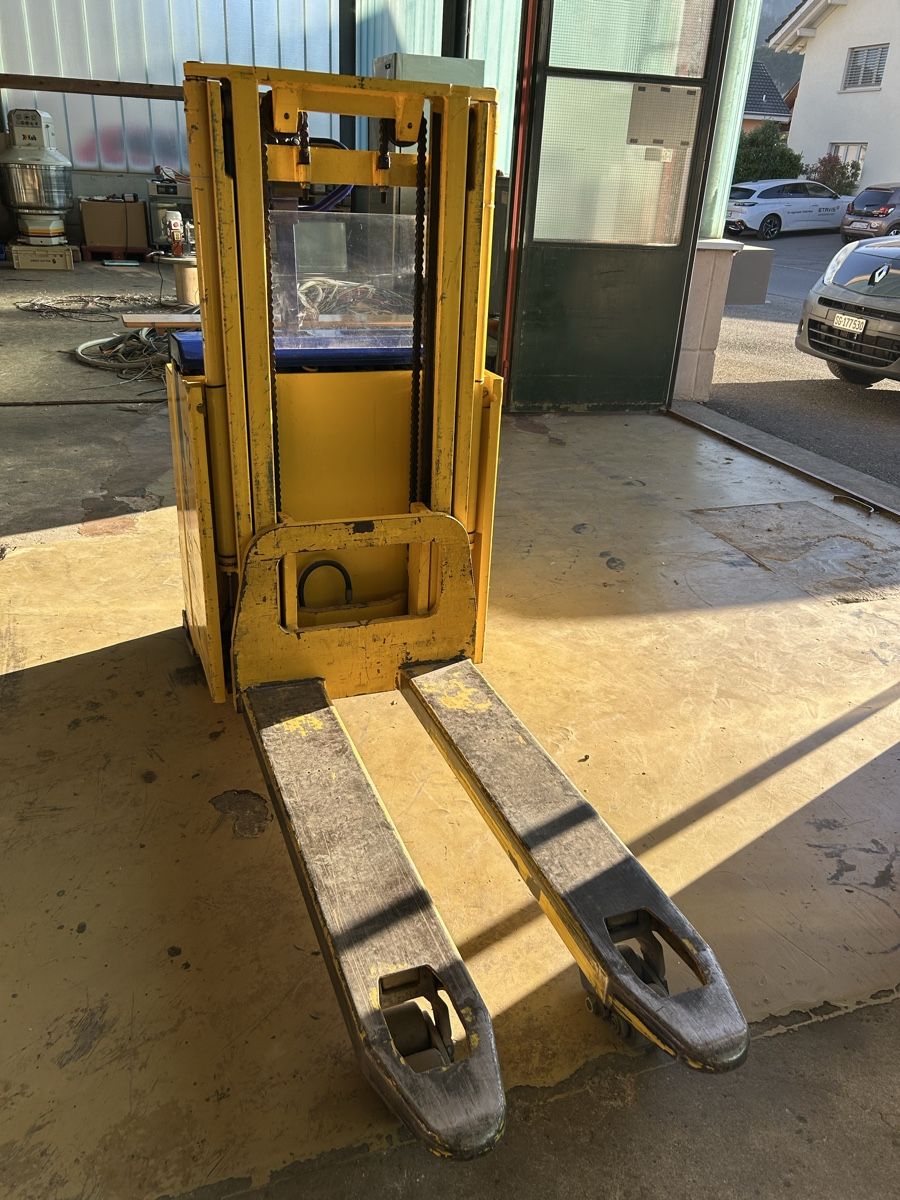 Stöcklin Carrelli elevatori e a forche: Stapler Ameise Hubwagen – Usato da Oberriet SG venduto da Justizia1957 1