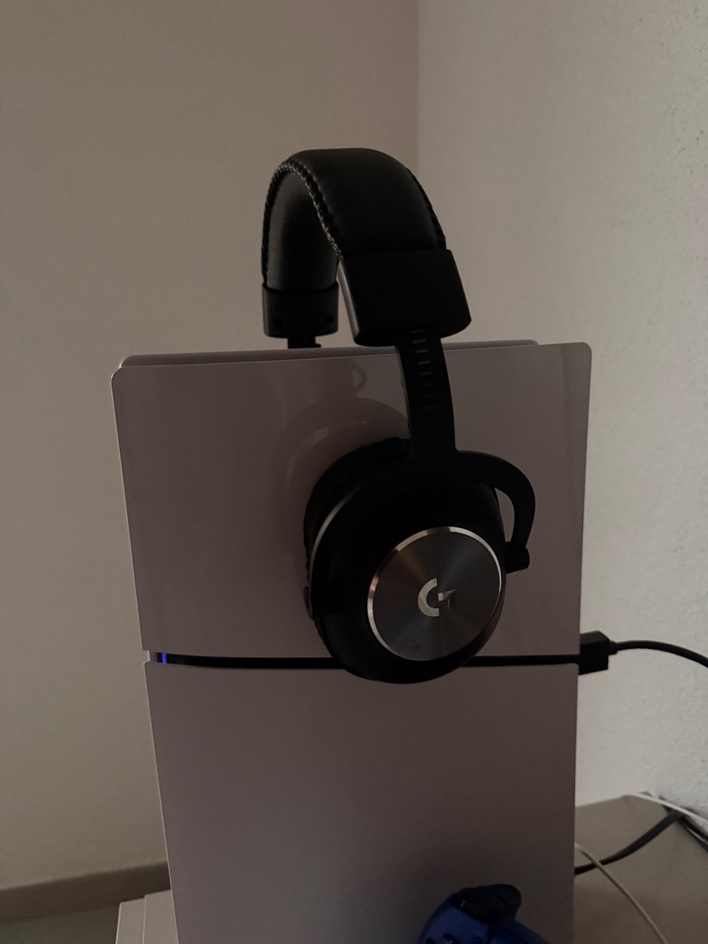 Sony Console: PlayStation 5 + Zwei Controller, Headset, Ladegerät – Usato da Wünnewil venduto da san_h9dv 3
