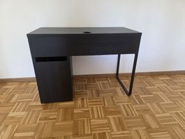 Schreibtisch Scharz farbe mit Schubladen guter Zustand