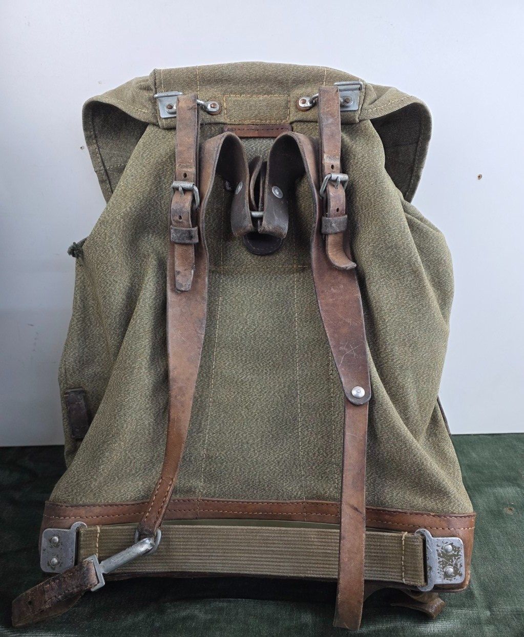 Schweizer Armee Zaini: Schweizer Armee Rucksack – Canvas & Leder – Usato da Flums venduto da Flumsantik 2