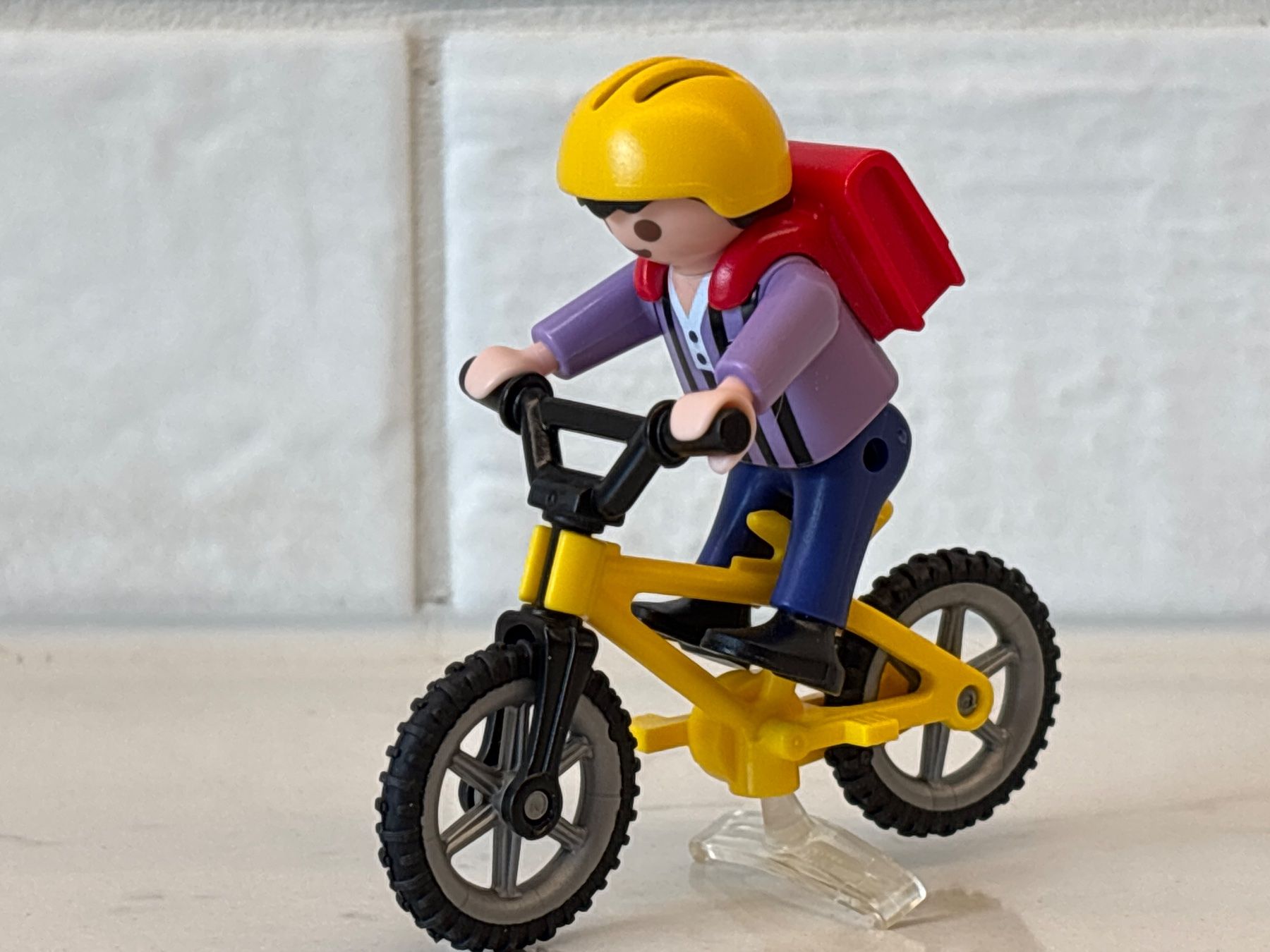 Playmobil Spielzeuge: Playmobil petit cycliste – Gebraucht aus Gollion von Hampton