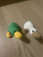 Zwei Plüschtiere Enten grün und weiss gebrauchter Zustand