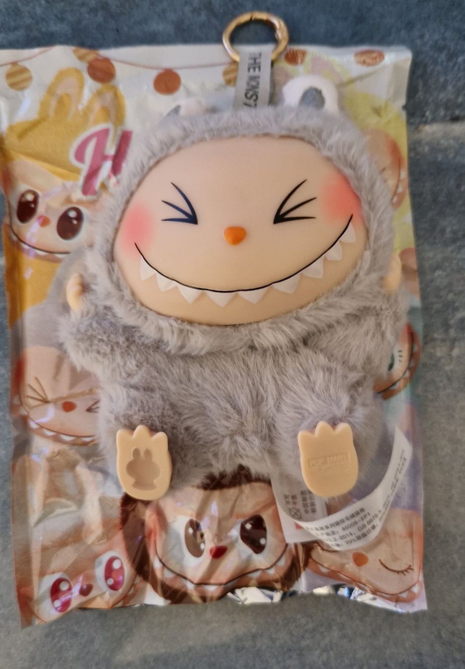 Statuette: Labubu PELUCHE nouvelle génération Gris NEUF – Nuovo e nell'imballaggio originale da St-Imier venduto da goodber 1