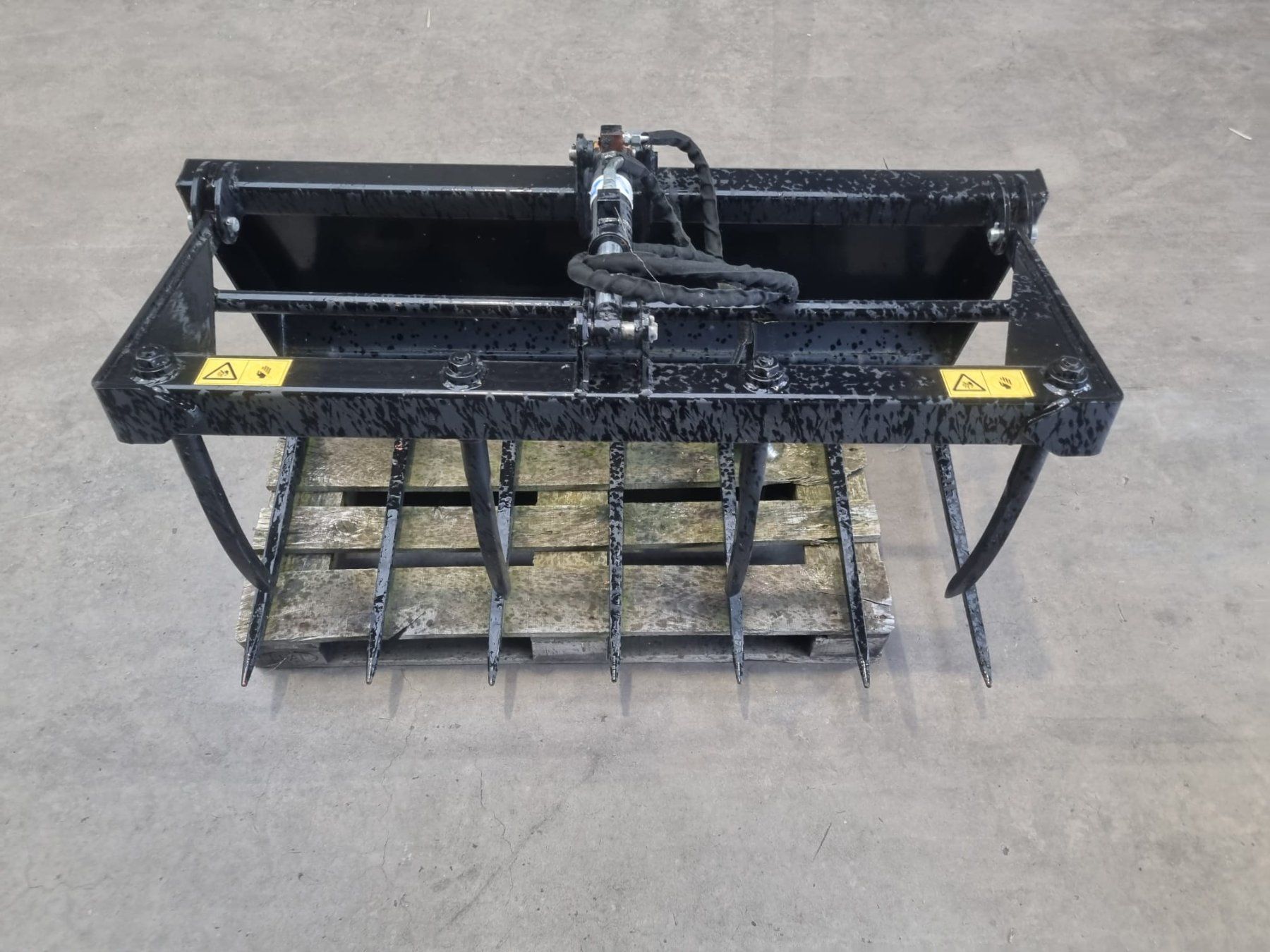 Manitou Caricatori: MANITOU Dunggabel mit Greifer – Nuovo e nell'imballaggio originale da Balterswil venduto da AgrarLandtechnik