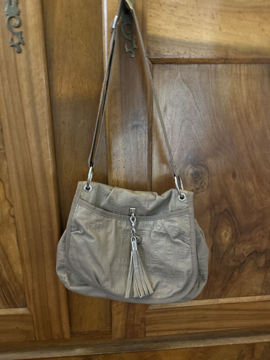 Taschen für Damen: Umhängetasche – Gebraucht aus Basel von and_pky9
