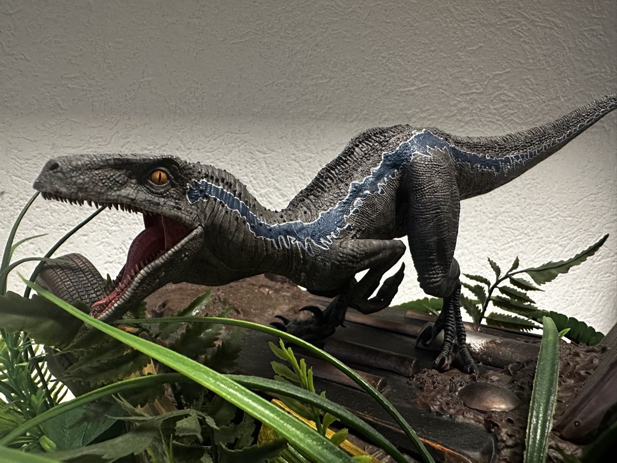 Statuette: Jurassic World: Blue, Iron Studios Deluxe, 1/10 Scale – Usato da Herznach venduto da SusanneB0102 5