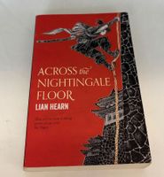 Buch von Lian Hearn "Across The Nightingale Floor"