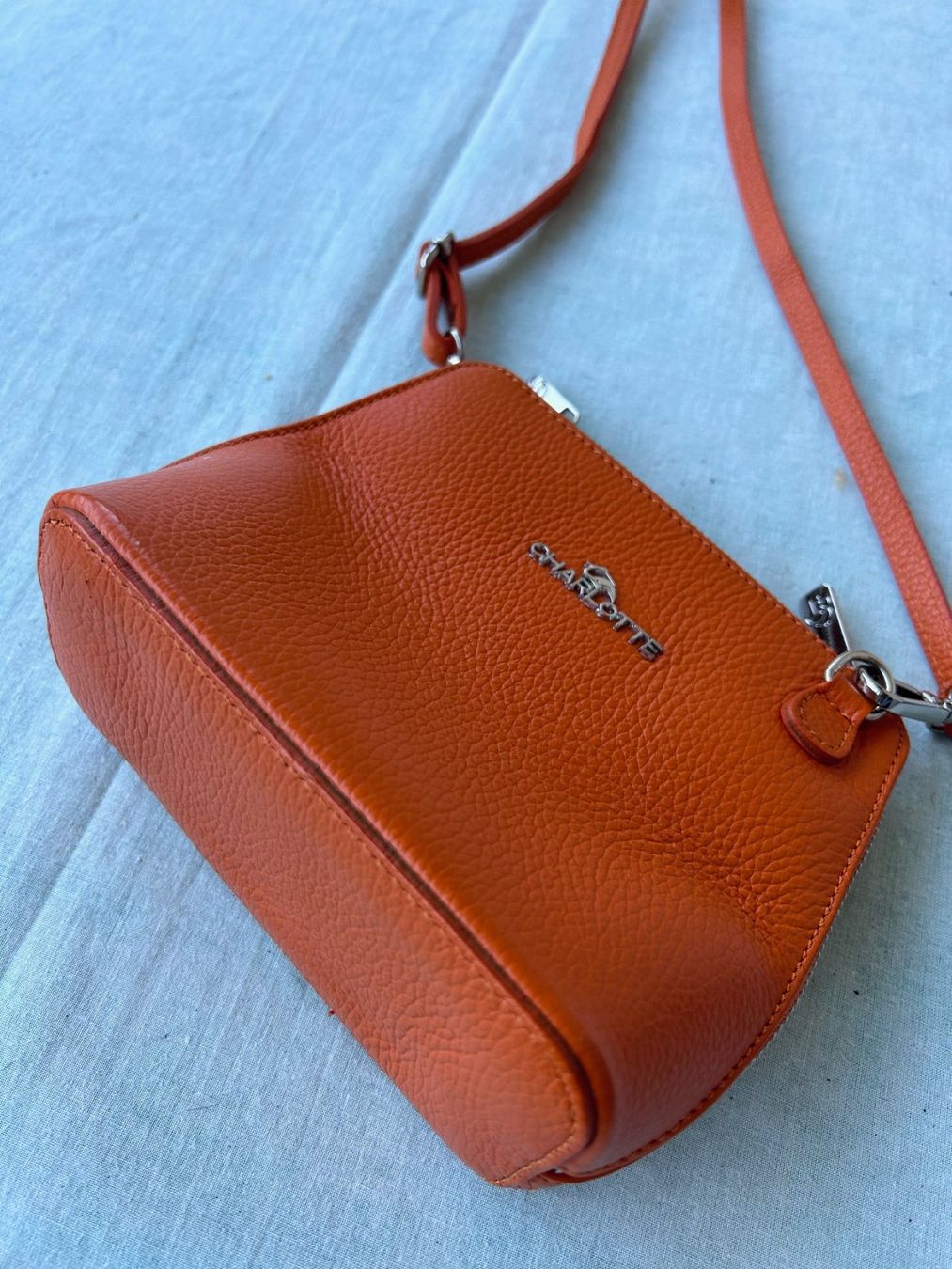 Taschen für Damen: Elegante kleine Ledertasche "Charlotte" – Gebraucht aus Gossau ZH von azz_y8q8 4