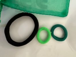 40 grünen Säckchen mit Haargummis ideal als Gastgeschenke
