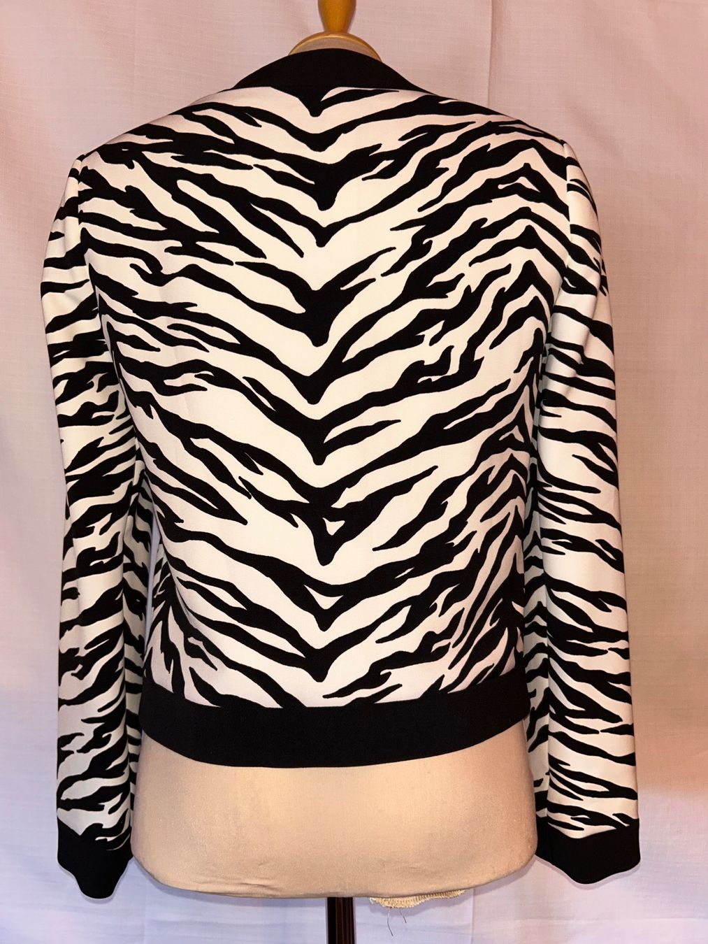 Moschino Jacken: Moschino Cheap and Chic Blazer – Neu und originalverpackt aus Davos Dorf von Juszy-Shop 3