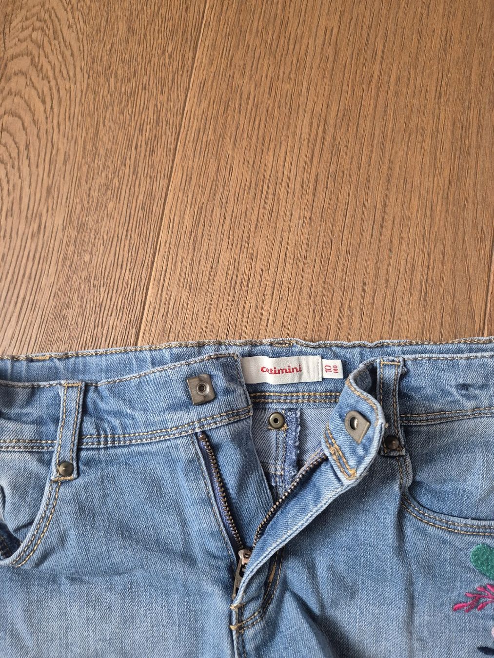 Catimini Pantaloni: catimini maedchen shorts Gr.140 – Usato da Ostermundigen venduto da Louhdezd 1
