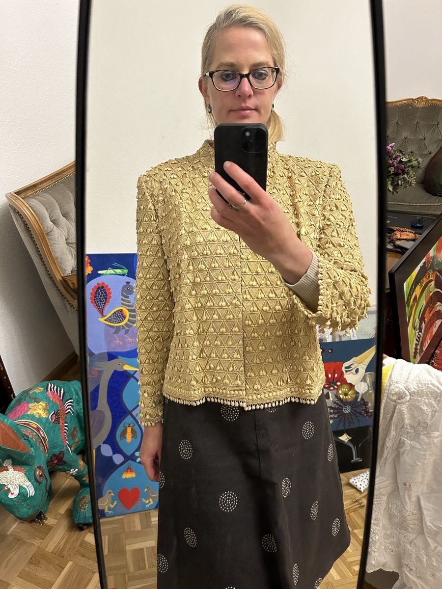 Kostüme: Couture Zweiteiler in Gold – Gebraucht aus Birsfelden von Exclusivity 8