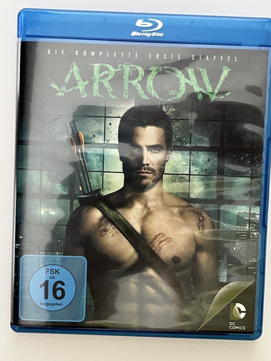 Tous les DVDs: Arrow Die komplette erste Staffel Blu-ray – D'occasion à Au ZH par Paninifieber26