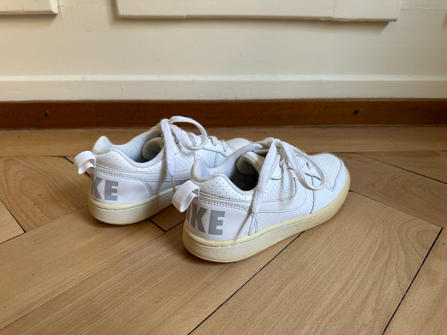 Nike Scarpe da donna: NIKE - Sneaker weiss 35.5 – Usato da Zürich venduto da Diazaio 2