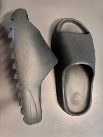 Yeezy Slide Onyx - Grösse 43