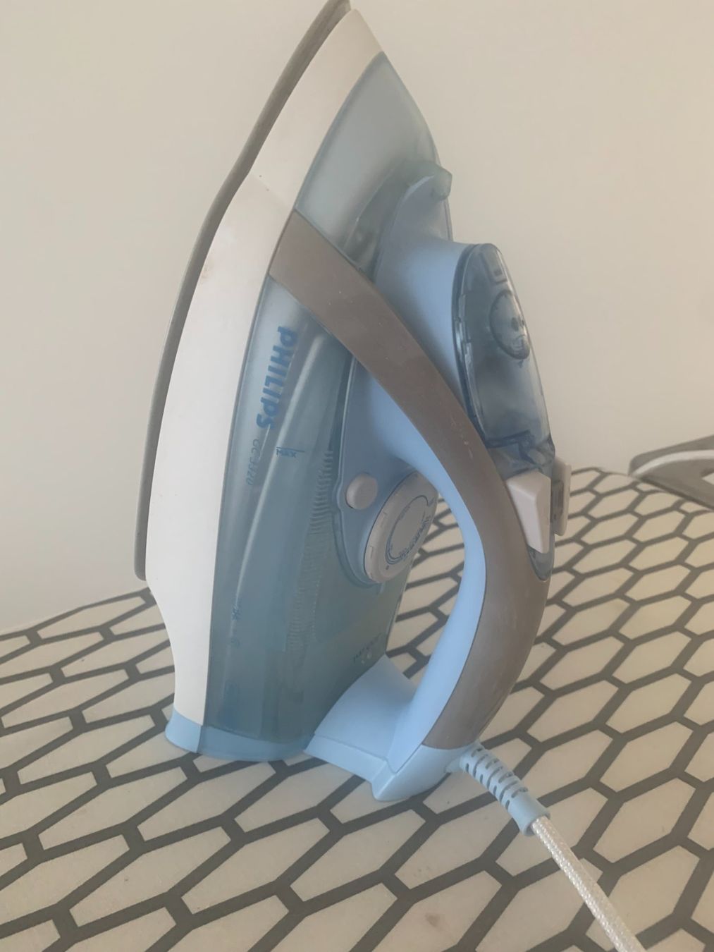 Philips Ferri da stiro: Dampfbügeleisen Philips GC3320 – Usato da Schaffhausen venduto da FamilieBerg 1