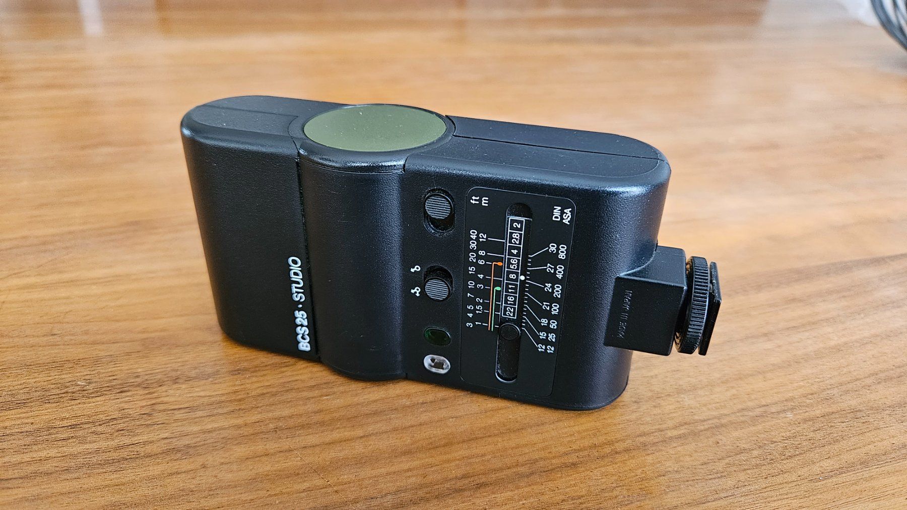 Flash: Ein Blitzlicht der Marke OSRAM – Usato da Rotkreuz venduto da Rolv.522 1