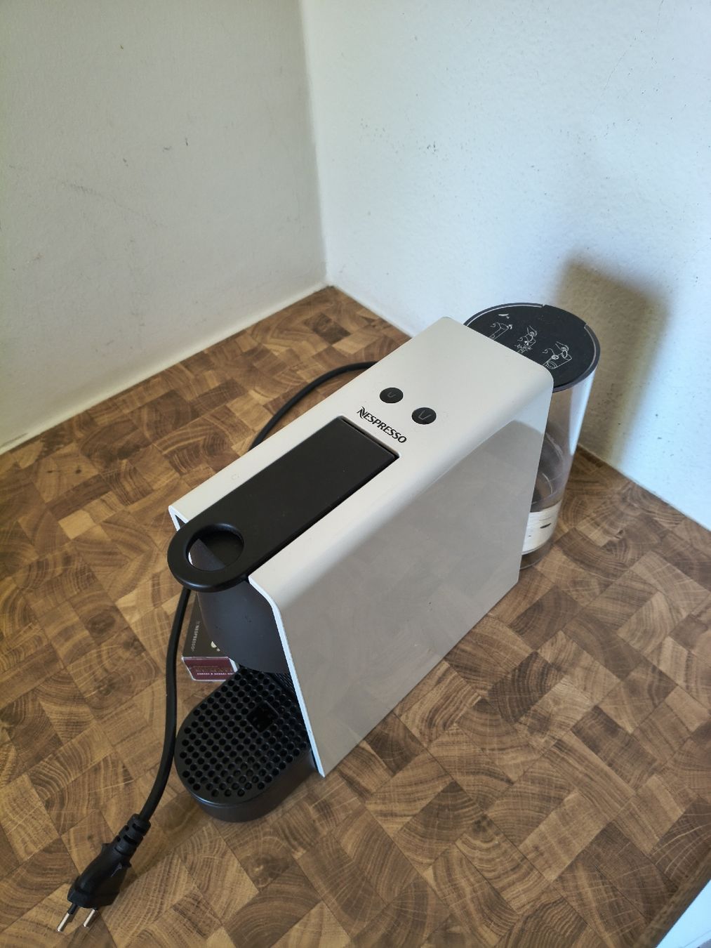 Nespresso Machines à café & Machines à expresso: Nespresso Essenza Mini White Good Condition – D'occasion à Zürich par TrainLine 5