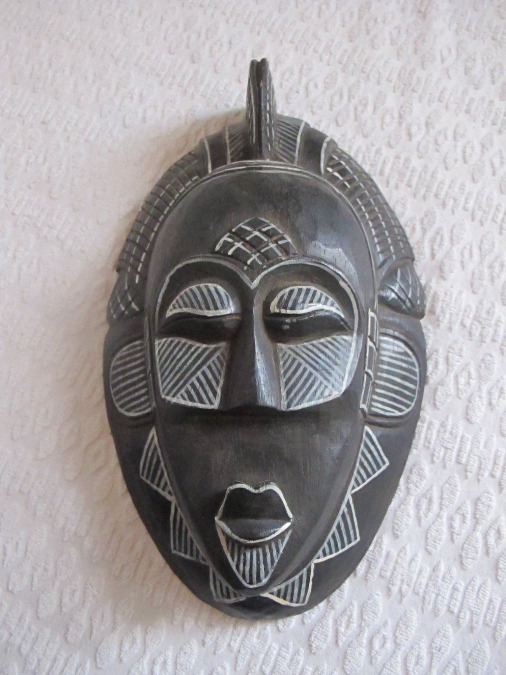 Internationale Kunst: Schöne seltene afrikanische Maske aus Holz vintage – Gebraucht aus Löhningen von Chimae67 1
