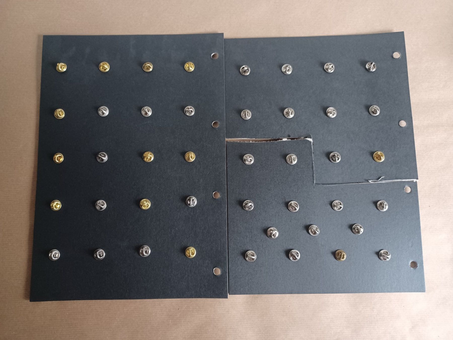 Swiss Placchette & Badge: c/40+ verschiedene Pins Blick/Käferli mit Verschluss – Usato da Hagendorn venduto da siwasi3 3