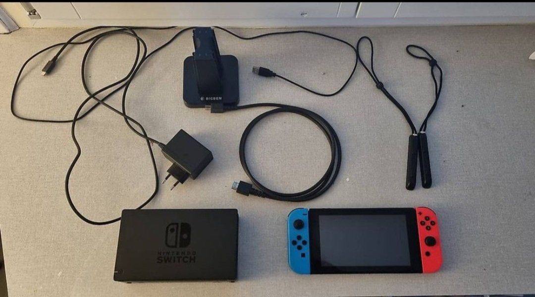Nintendo Console: Nintendo Switch + Bigben Aufladestation – Usato da Burgdorf venduto da gre_xf9l