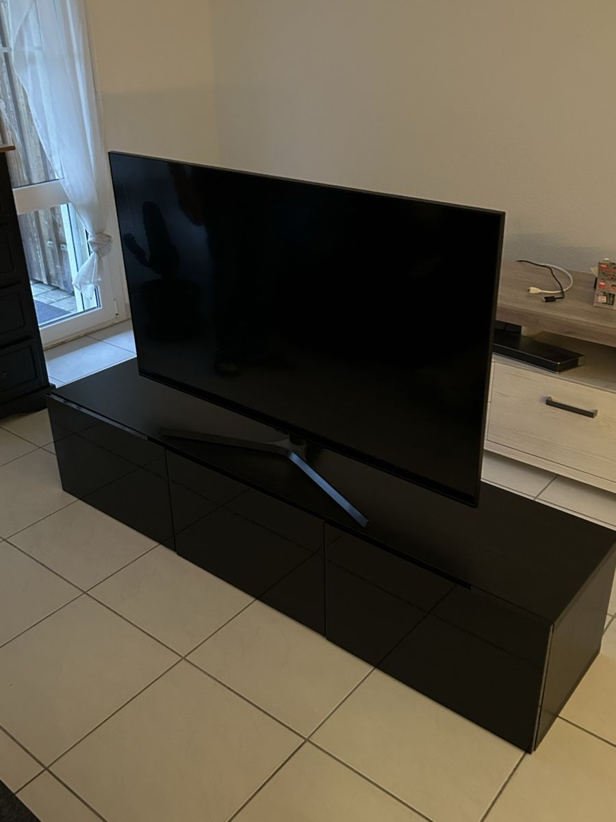 Samsung Televisori: TV Möbel inkl. TV – Usato da Wigoltingen venduto da EK888 1