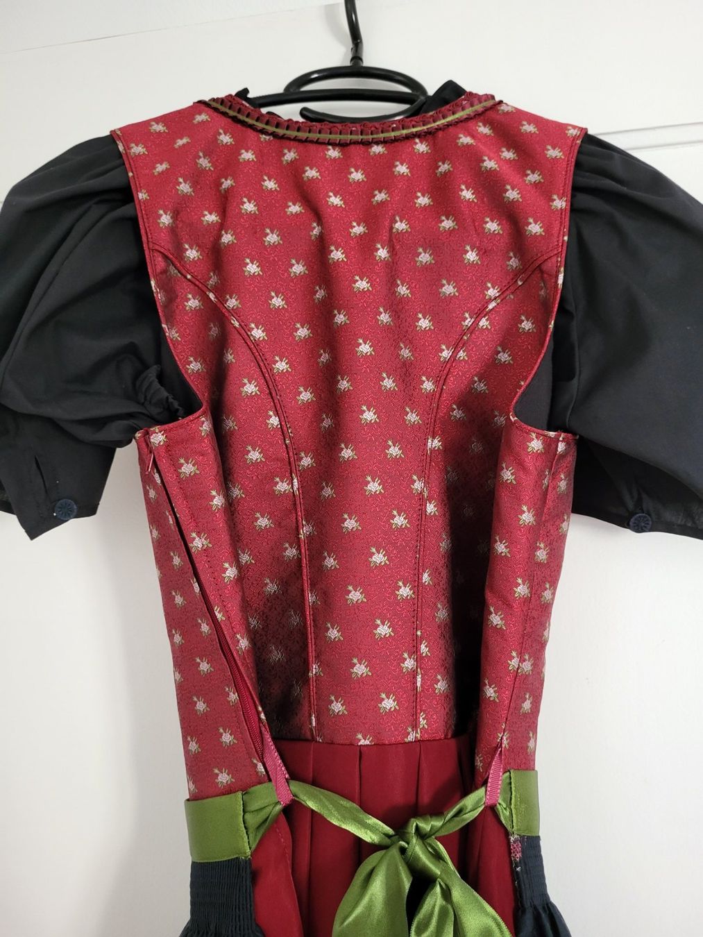 Vestiti: Dirndl mit schwarzer Bluse Gr. 36 – Usato da St.Gallen venduto da Einstein87 6