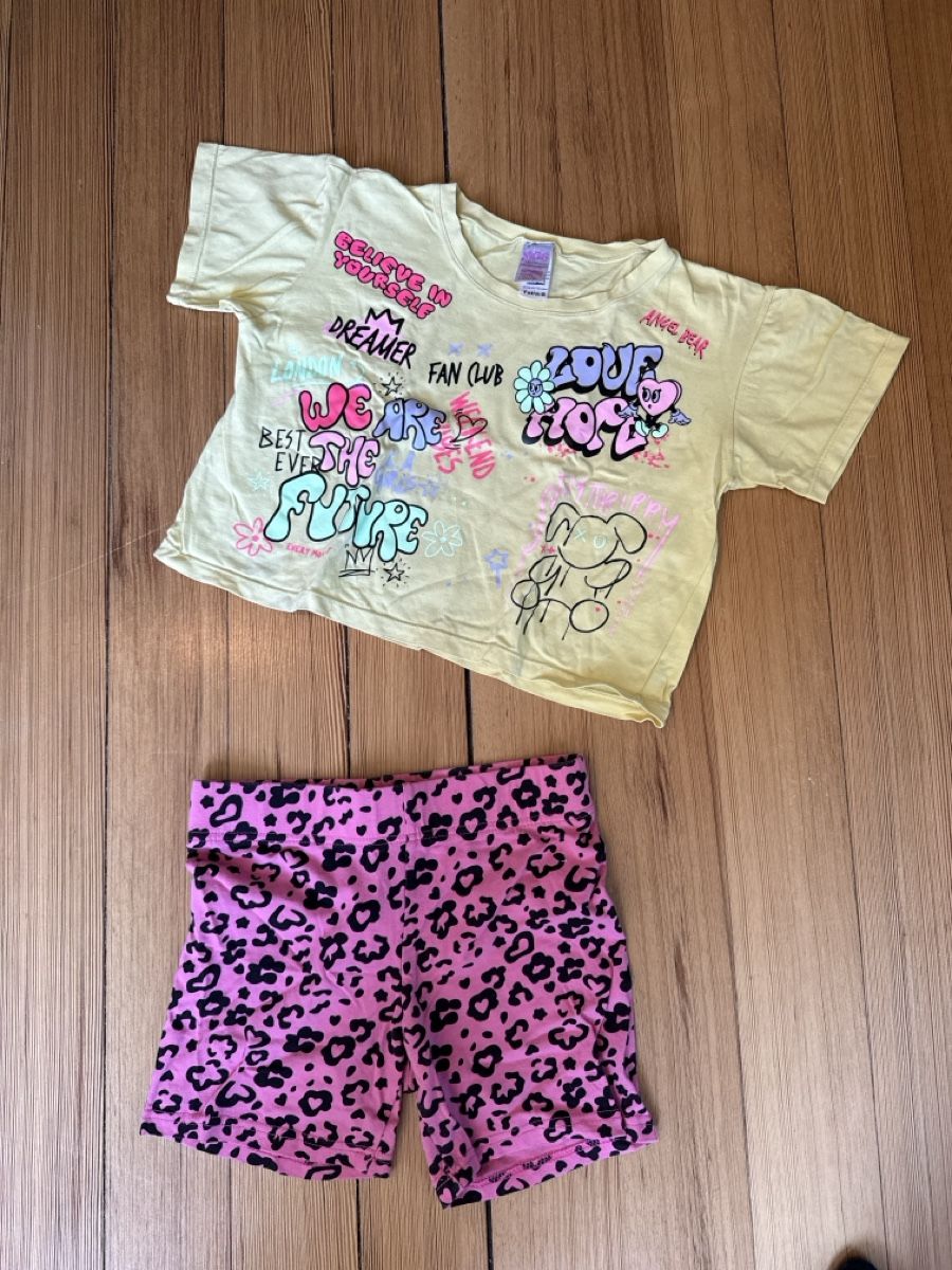 Lotti & Set di vestiti: Kurze Hose und Shirt  – Usato da Solothurn venduto da var002