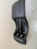 Akku-Lader von Varta für vier AA-Batterien bzw. Akkus