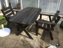 Terassen Tisch aus Holz mit 2 Stühlen