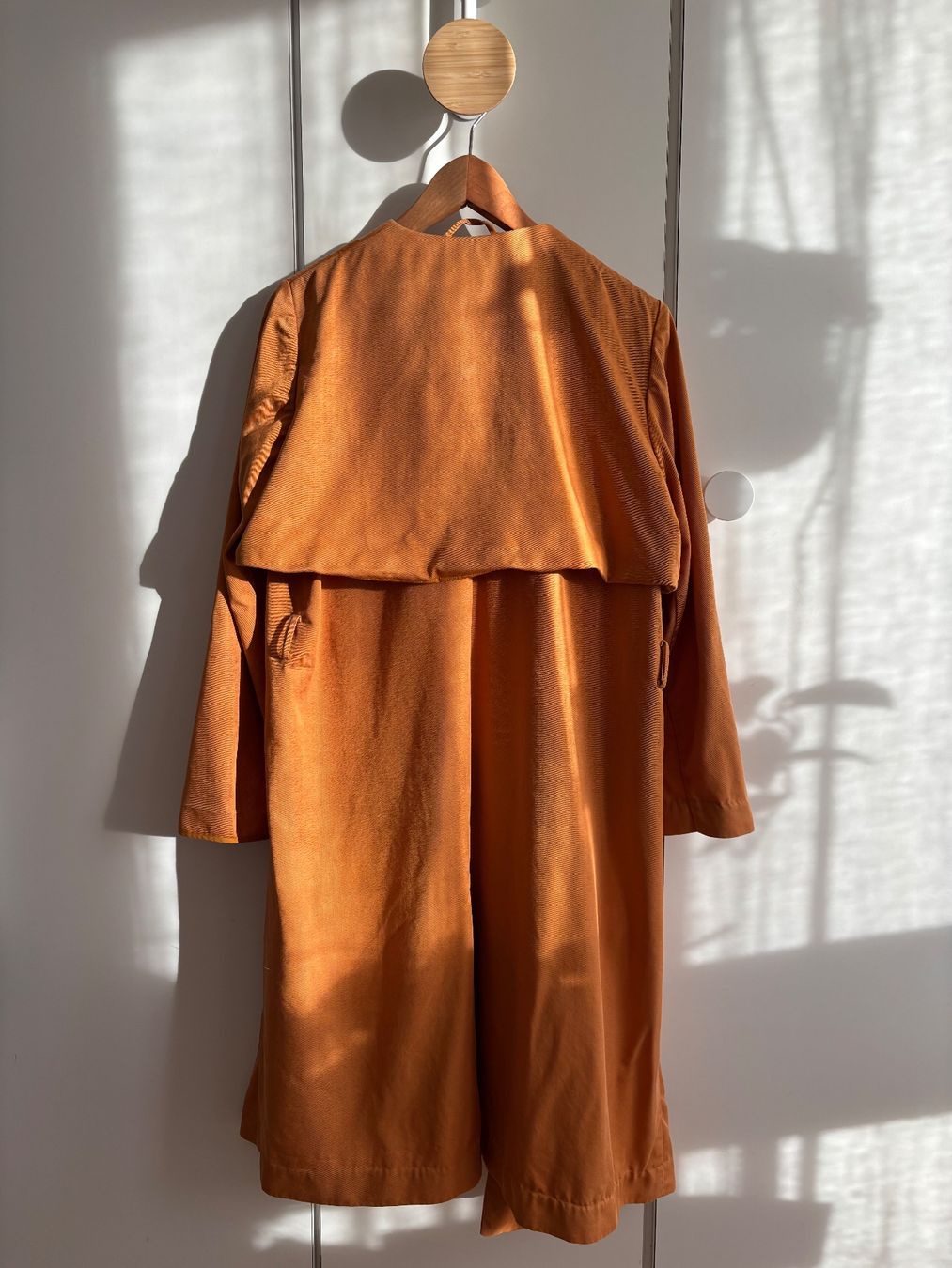 H&M Cappotti: Viskose-Trenchcoat mit Gürtel – Usato da Niederrohrdorf venduto da Madoqua 1
