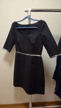 Schickes, kleines Schwarzes mit Silberdetails, Grösse 38