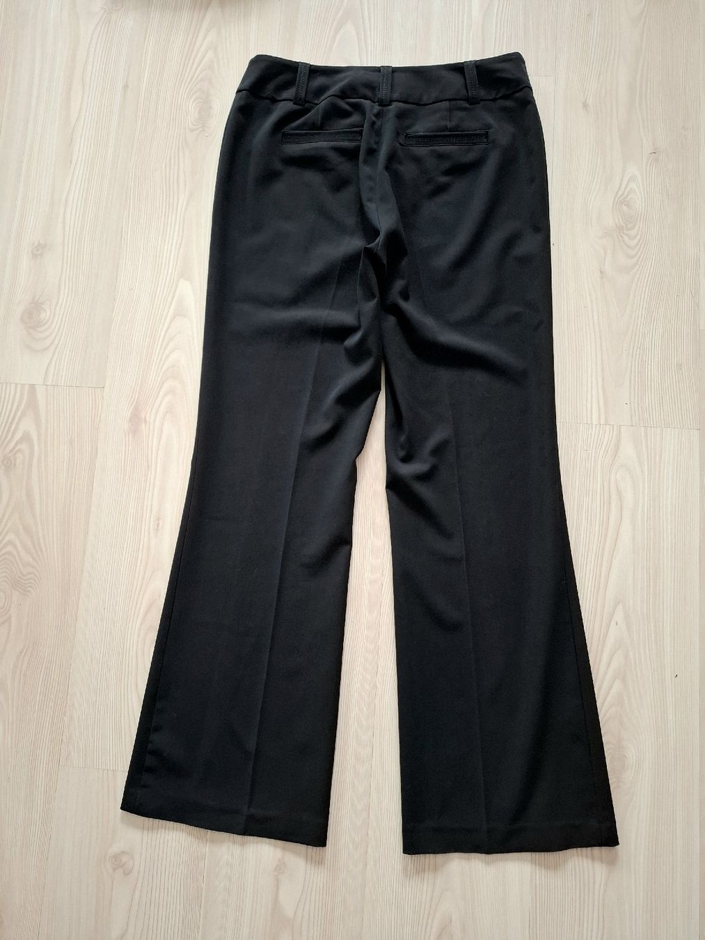 Pantaloni: Pantalon noire avec pli – Usato da La Chaux-de-Fonds venduto da matsujun 2