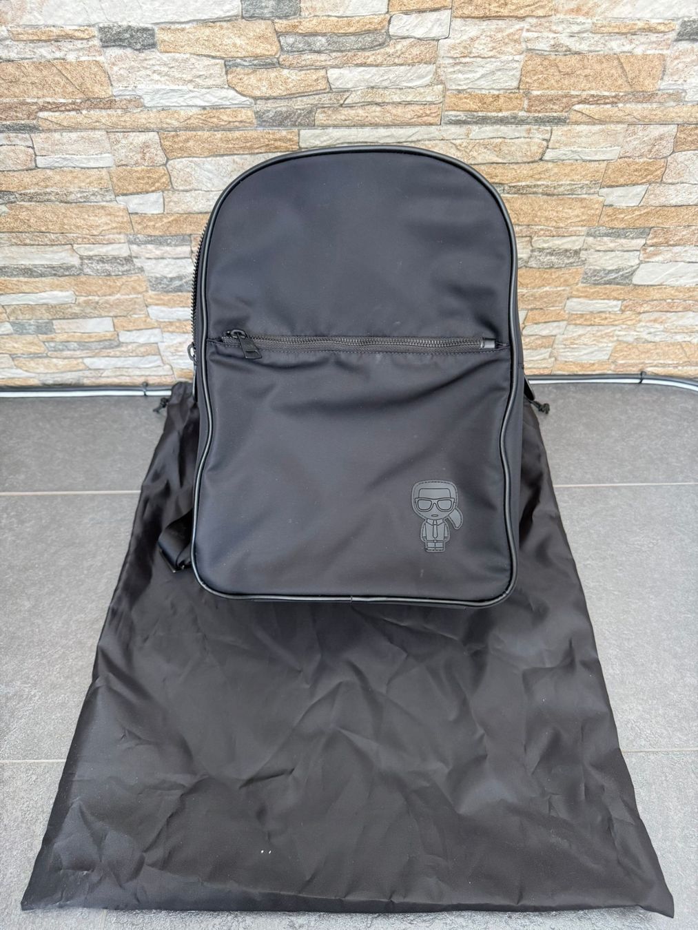 Karl Lagerfeld Zaini: Karl Lagerfeld Rucksack – Usato da Pratteln venduto da Miki_