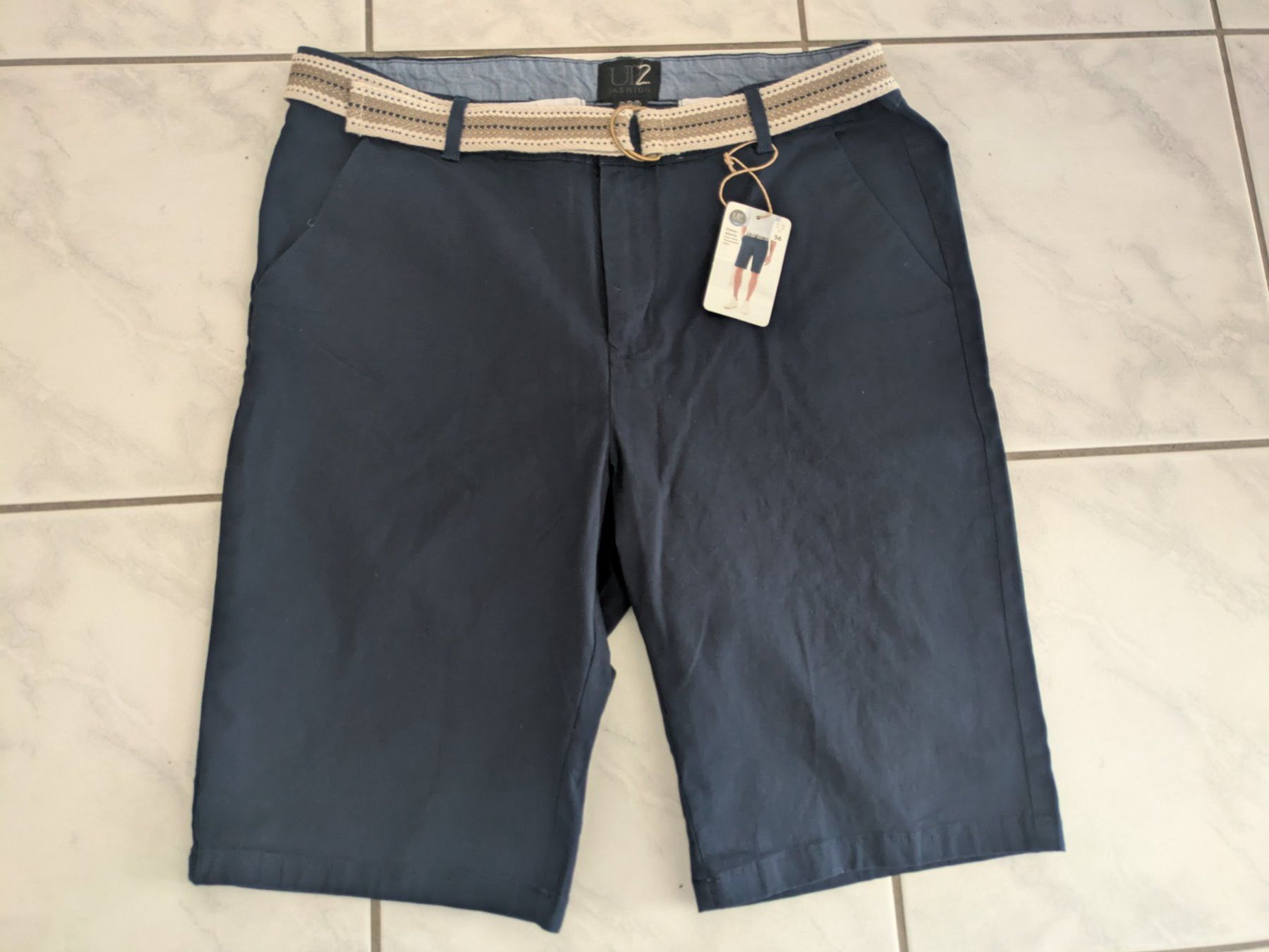Pantalons: Chino Shorts / NEU – Neuf (Voir description) à Reichenburg par Telja