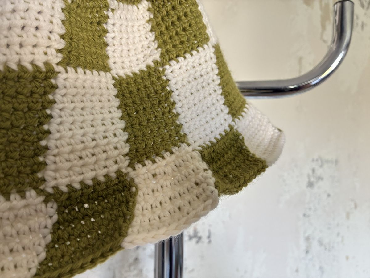 Copricapi, berretti & cappellini: Crochet Buckethat / Hut, Karomuster – Nuovo (secondo la descrizione) da Zürich venduto da Annie_Broad 4
