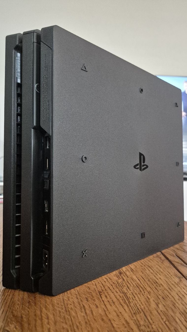 Sony Konsolen: Sony PS4 Pro 1TB CUH-7216B – Neu (gemäss Beschreibung) aus Au SG von KonsoleWerk 4