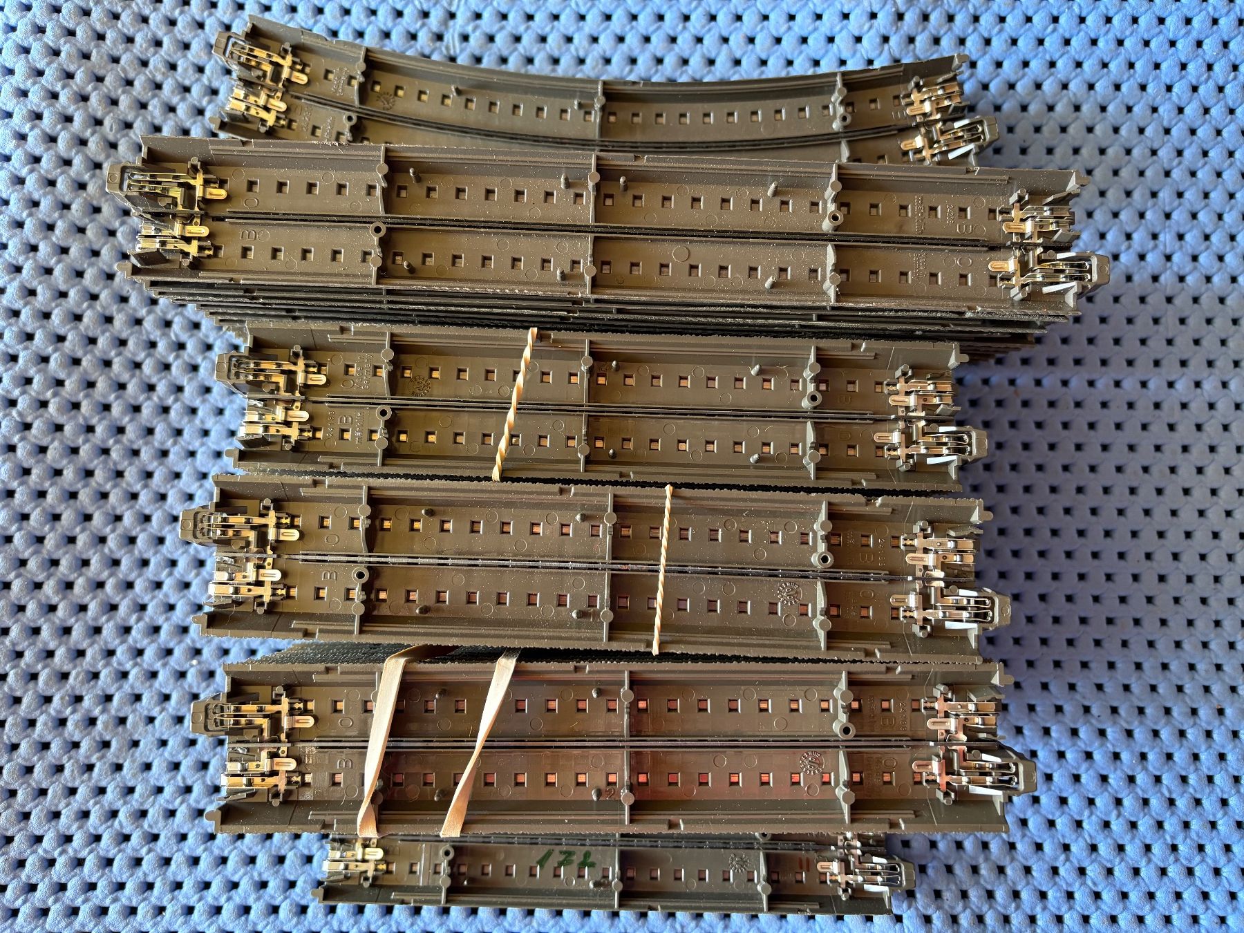 Märklin Modelleisenbahnen: 42x Marklin C Schinen – Gebraucht aus Hauterive NE von eriamch 2