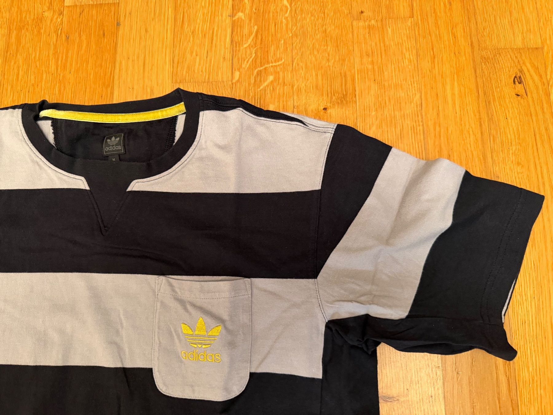 Adidas T-shirt: Neues Adidas T-Shirt Grösse M – Nuovo (secondo la descrizione) da Bettlach venduto da Tradenet100 2