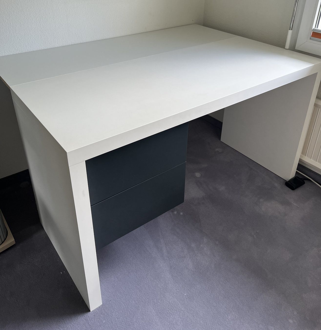 Scrivanie: Bürotisch mit Korpus – Usato da Mönchaltorf venduto da Rog_9by5