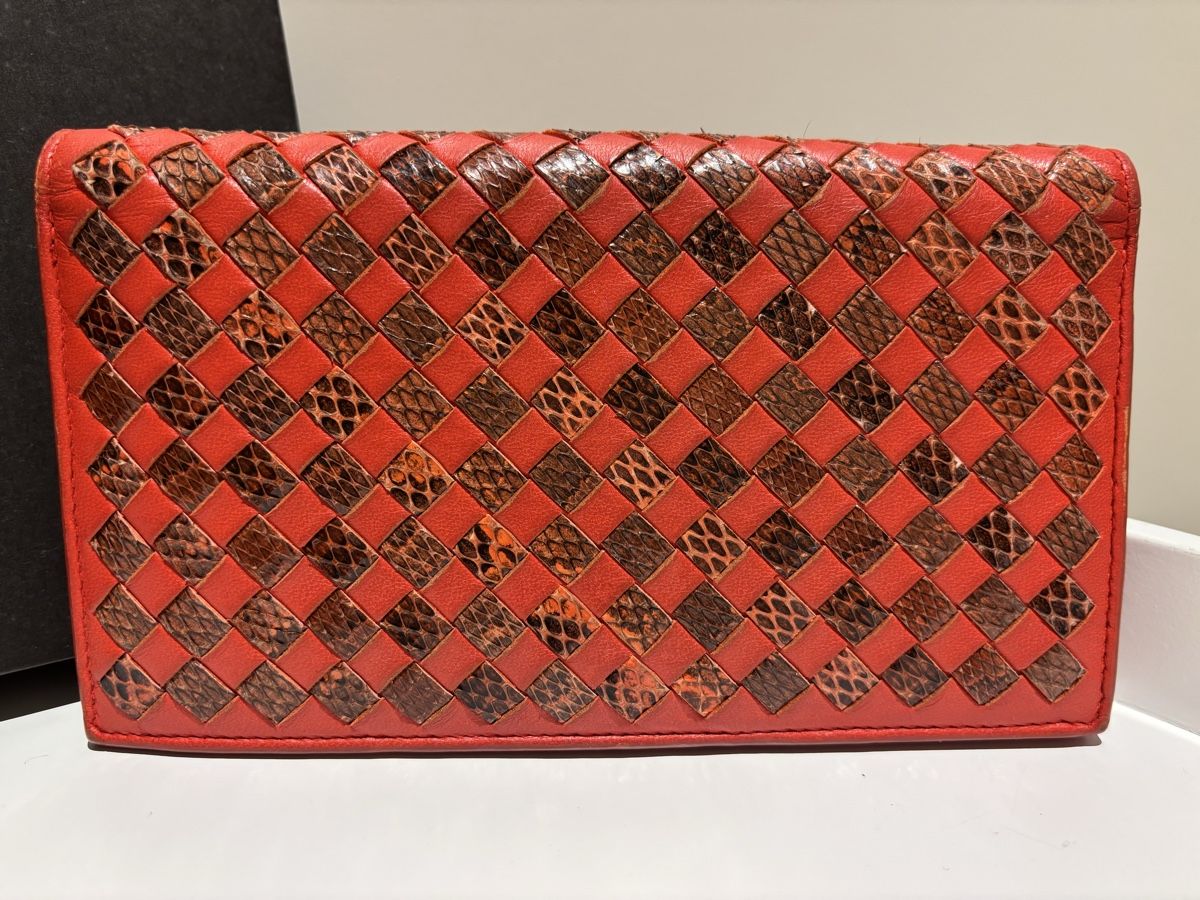 Bottega Veneta Portafogli: Bottega Veneta Limited Edition Intrecciato Red Python Wallet – Usato da Winterthur venduto da Atelier.W 1