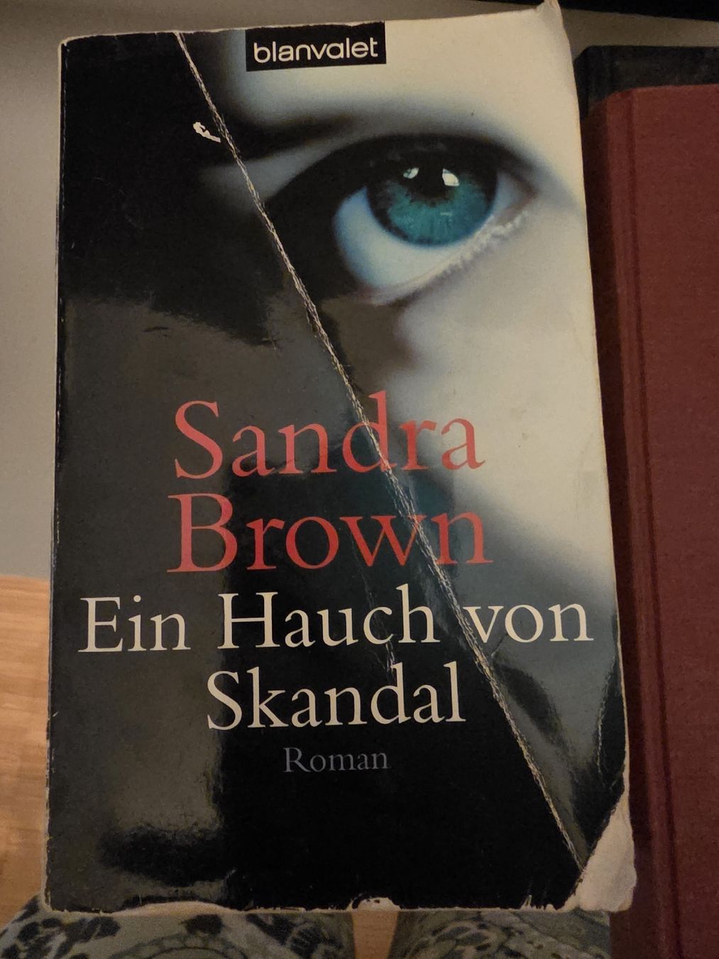Libri: Sandra Brown - Ein Hauch von Skandal  – Usato da Brüttisellen venduto da Miralaurea