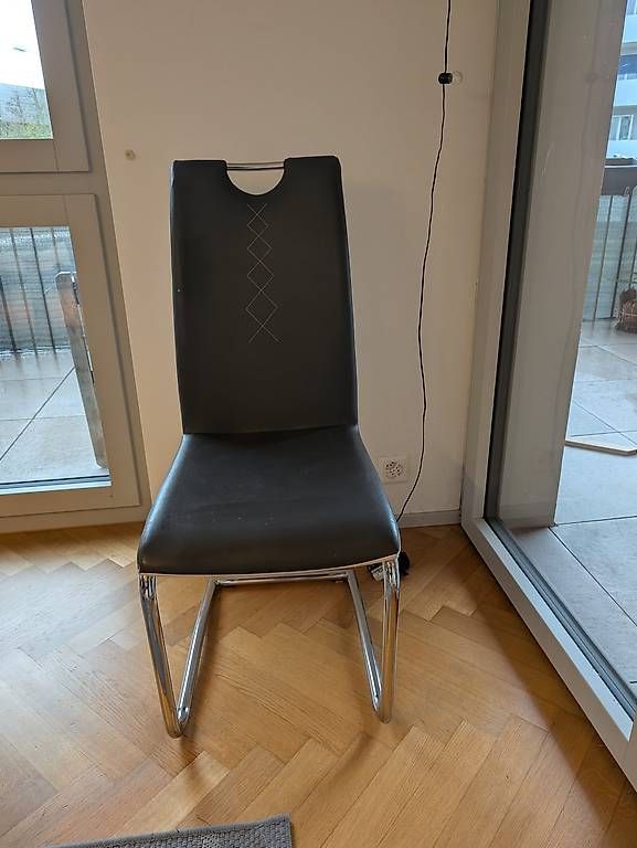 Chaises: 4 Gebrauchte Stühle – D'occasion à Emmen par Alina2000